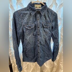 Love Culture Blue Animal Print Button Down Top Size Small